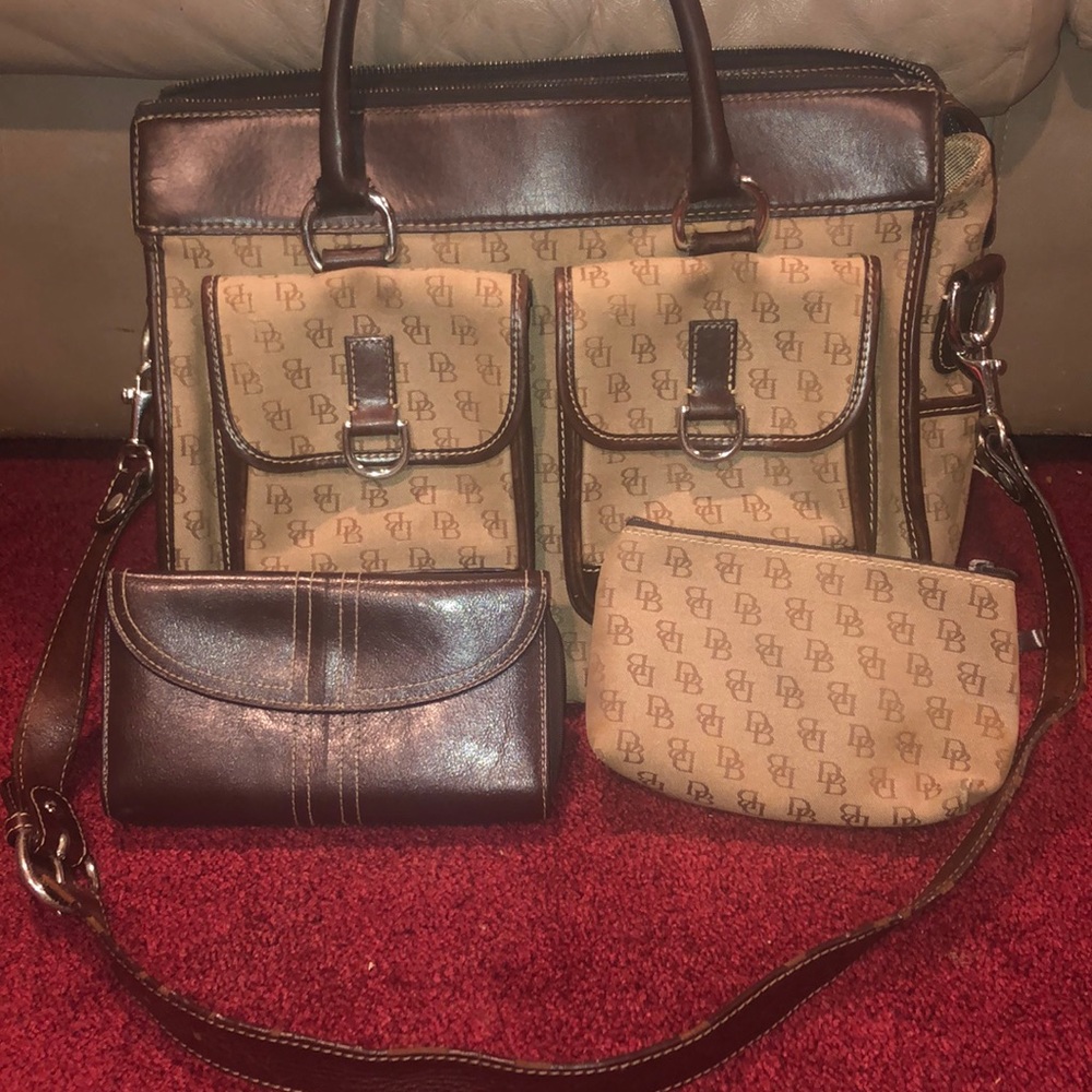Dooney & Bourke purse/makeup case w brown wallet